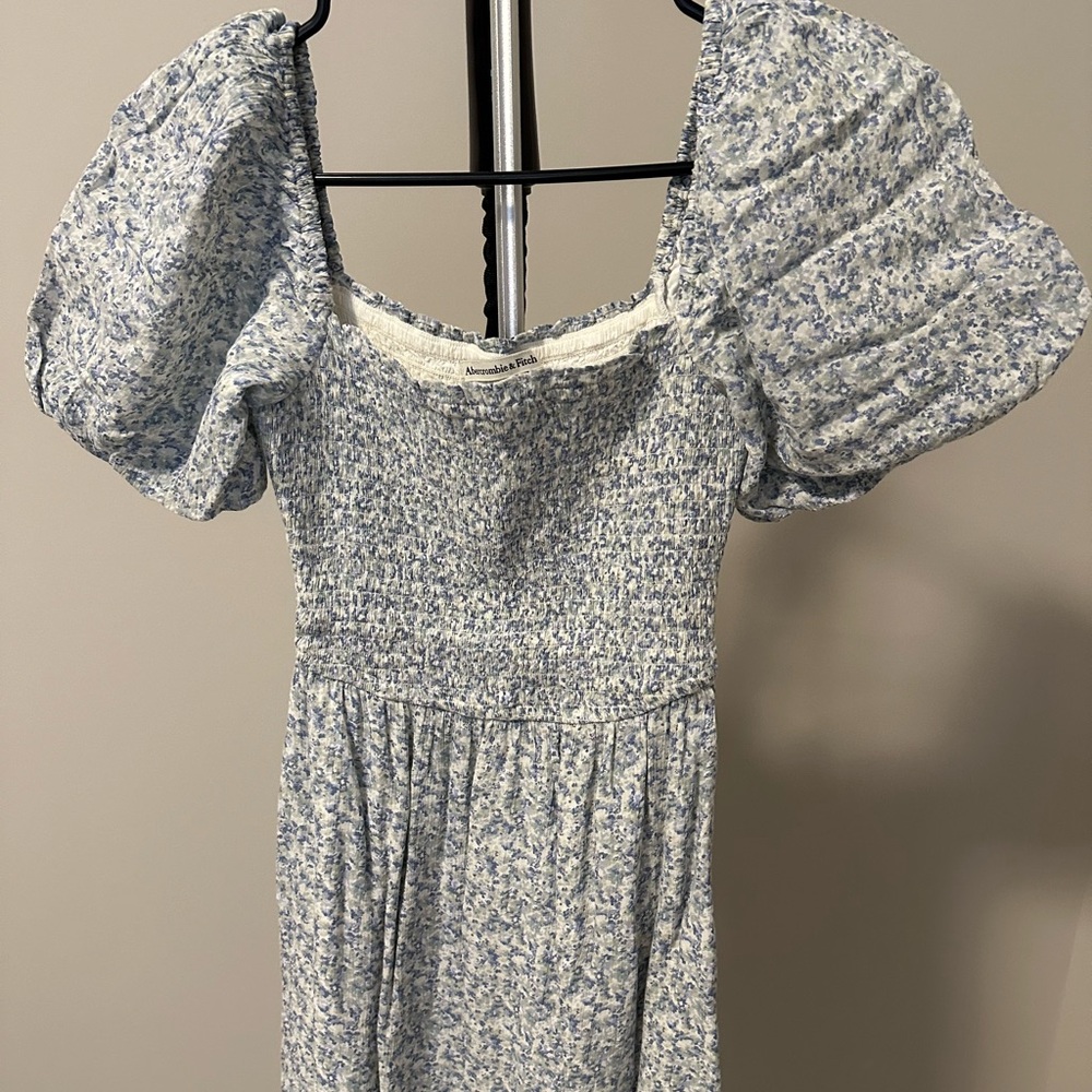 NWTs!!  Women’s Puff Sleeve Floral Dress - Abercrombie and Fitch - XS